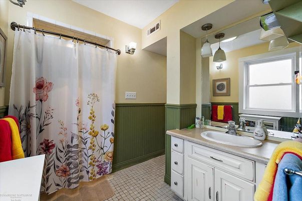 Bathroom, Interior, Pendant Lights
