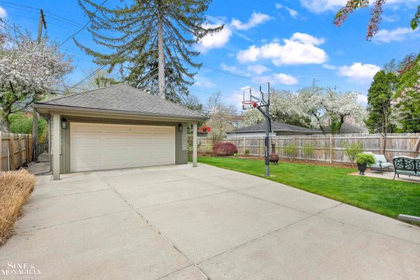 Detached Garage, Exterior