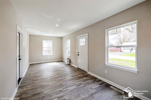 Empty room, Interior, Recessed Lighting, Wood Texture Flooring