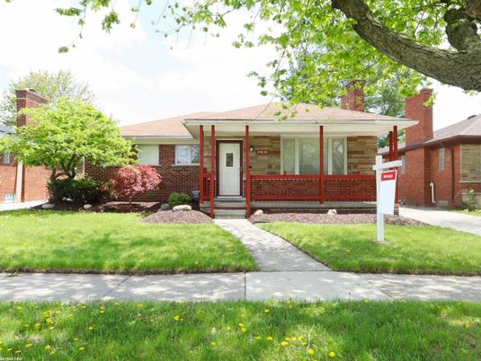 Exterior, Facade, Brick Facade, Ranch