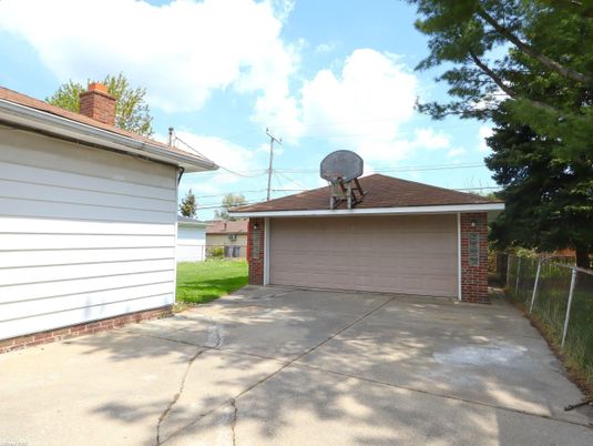 Detached Garage, Exterior