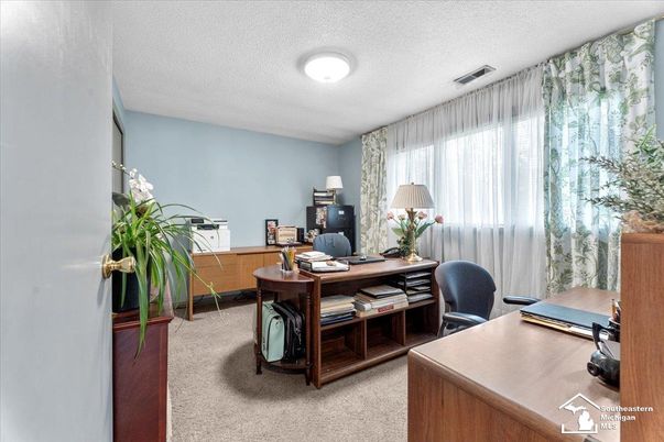 Home Office, Interior