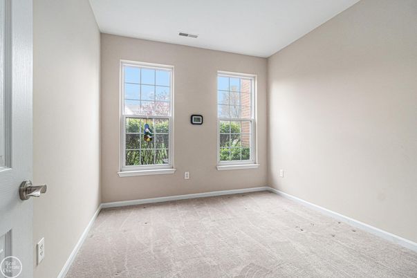 Empty room, Interior