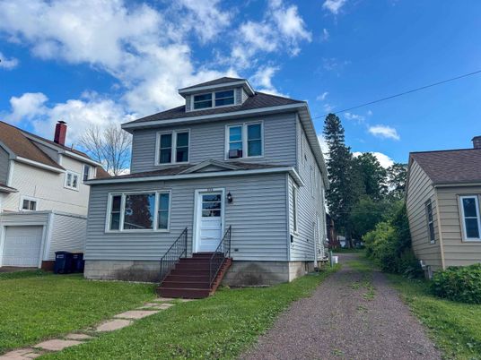 Attached, Exterior, Facade, American Foursquare