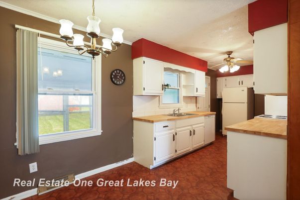Chandelier, Interior, Kitchen