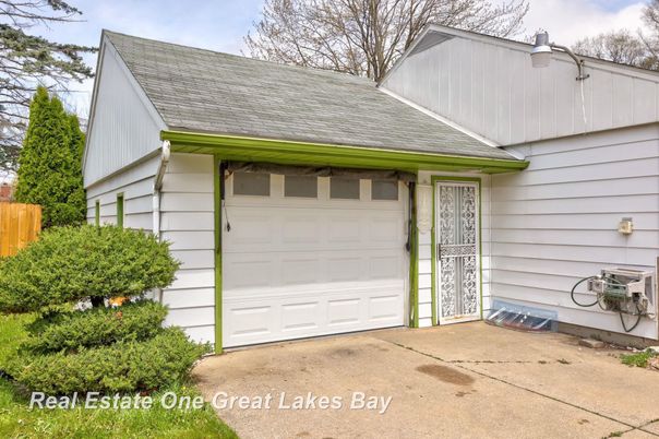 Detached Garage, Exterior
