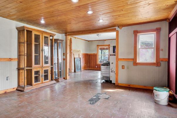 Empty room, Interior, Recessed Lighting, Wooden Ceilings
