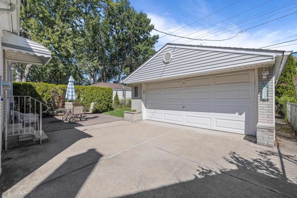 Detached Garage, Exterior