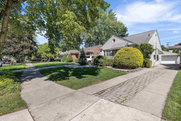 Detached Garage, Exterior