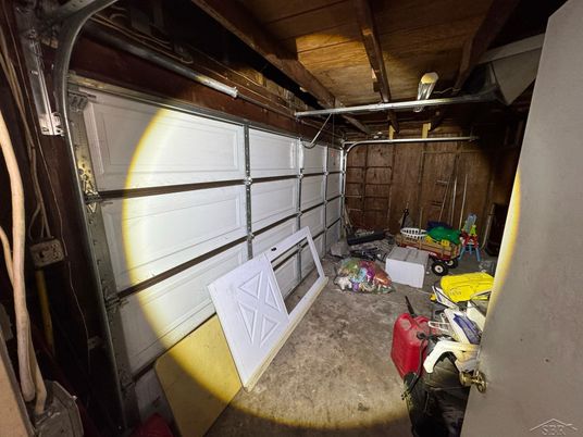 Garage, Interior, Wooden Beams