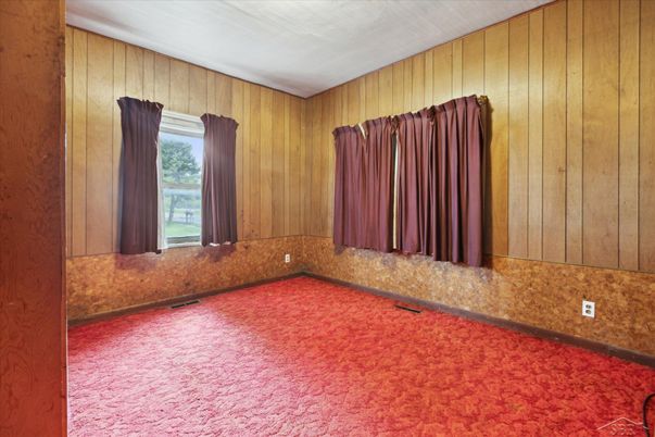 Empty room, Interior