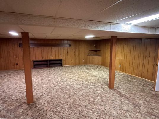 Empty room, Interior, Recessed Lighting, Wooden Walls
