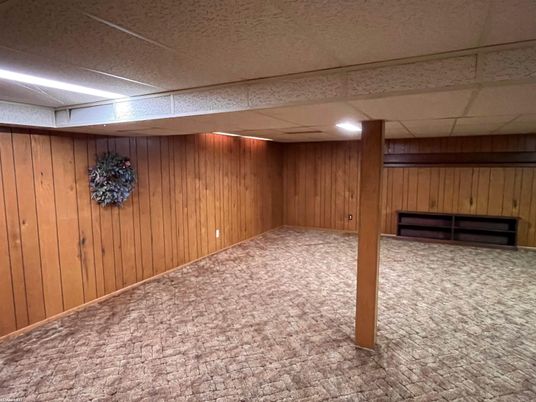 Empty room, Interior, Recessed Lighting, Wooden Walls