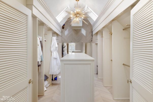 Interior, Walk-in Closets, Wood Texture Flooring