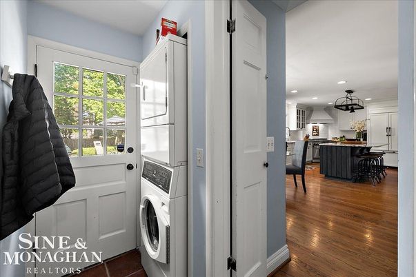 Dining room, Interior, Kitchen, Recessed Lighting, Washer, Wood Texture Flooring