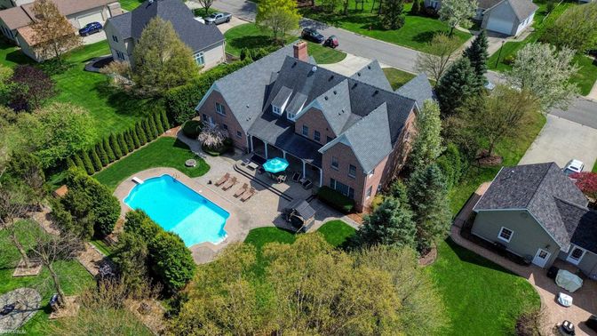 Exterior, Drone