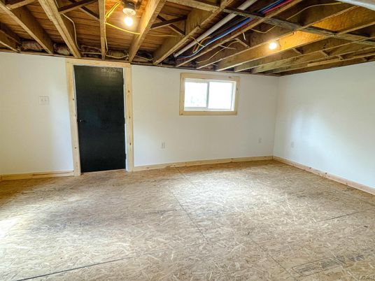 Empty room, Interior, Wooden Beams, Wooden Ceilings