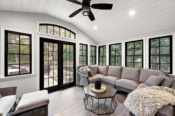 Interior, Living room, Recessed Lighting, Sun Room, Wood Texture Flooring