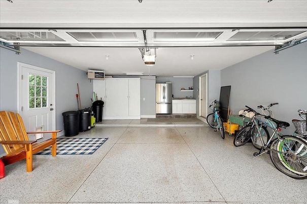 Garage, Interior
