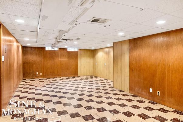 Empty room, Interior, Recessed Lighting, Wooden Walls