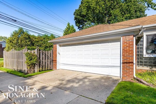 Detached Garage, Exterior