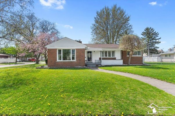 Exterior, Facade, Brick Facade, Ranch