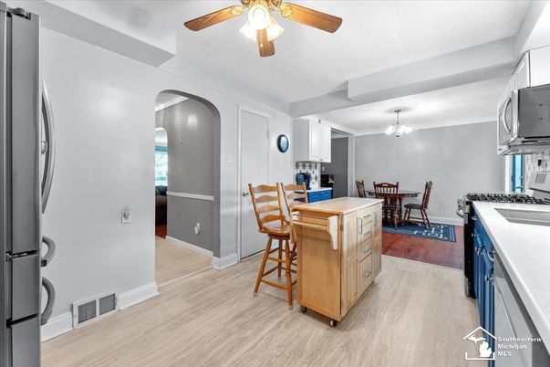 Chandelier, Dining room, Interior, Kitchen, Wood Texture Flooring