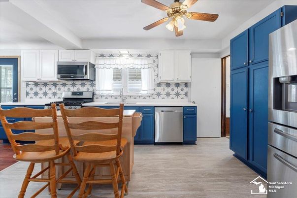 Interior, Kitchen, Stainless Steel Appliances, Wood Texture Flooring