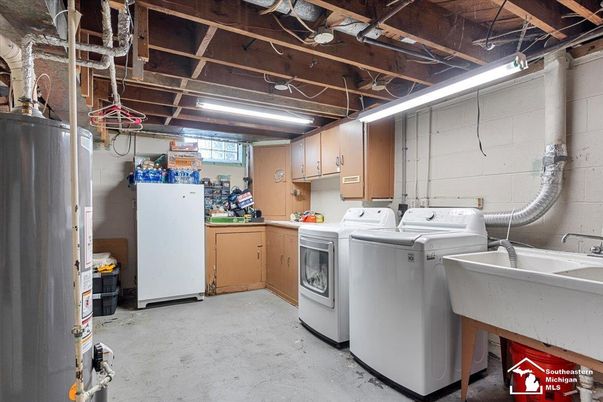Interior, Washer, Wooden Beams