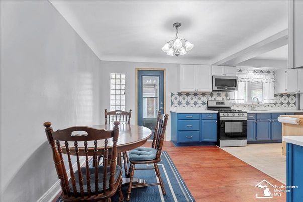 Chandelier, Dining room, Interior, Kitchen, Wood Texture Flooring