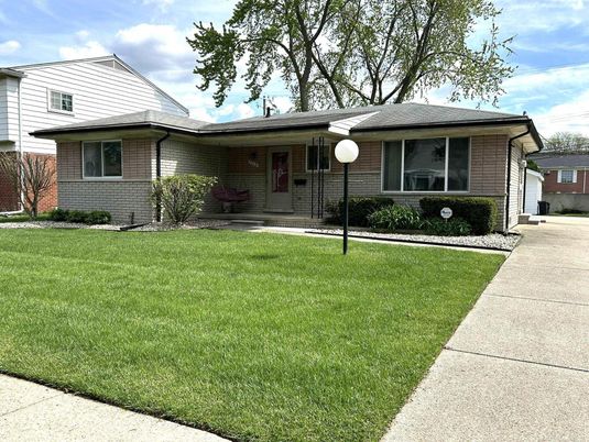 Exterior, Facade, Brick Facade, Ranch