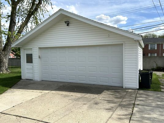 Detached Garage, Exterior