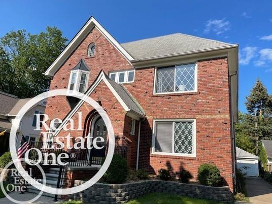 Exterior, Facade, Brick Facade, Brick Traditional
