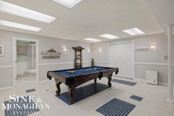 Billiard Table, Game Room, Interior