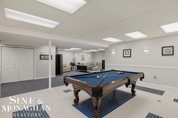 Billiard Table, Game Room, Interior