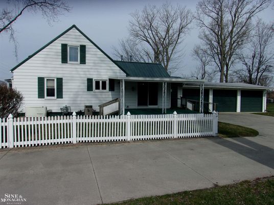 Attached, Exterior, Facade, Farmhouse