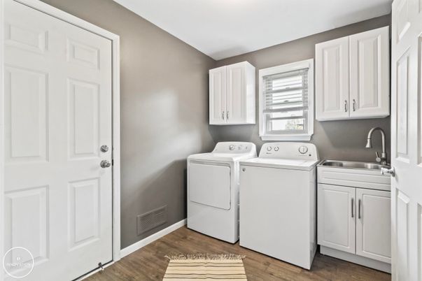 Interior, Washer, Wood Texture Flooring