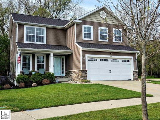 Attached, Exterior, Facade, American Craftsman
