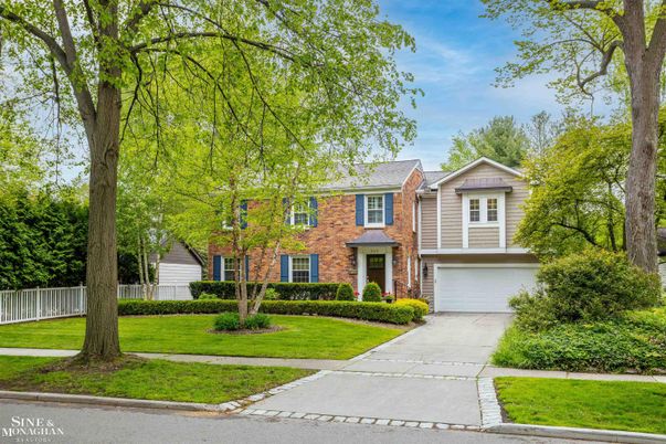 Attached, Exterior, Facade, Brick Facade, Raised Ranch
