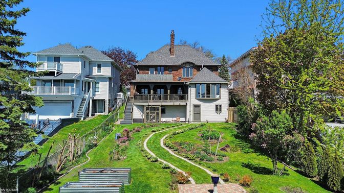 Backyard, Exterior, Facade, Queen Anne Victorian