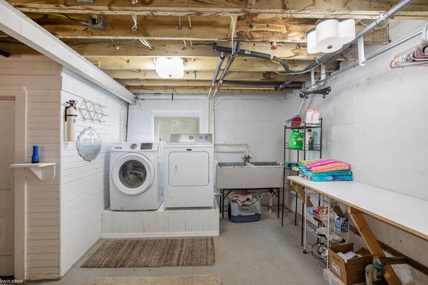 Garage, Interior, Washer
