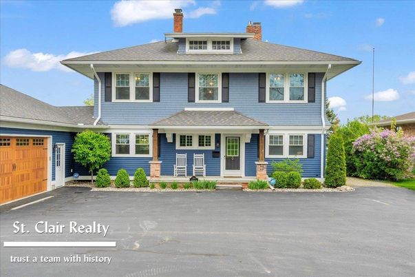 Attached, Exterior, Facade, American Foursquare