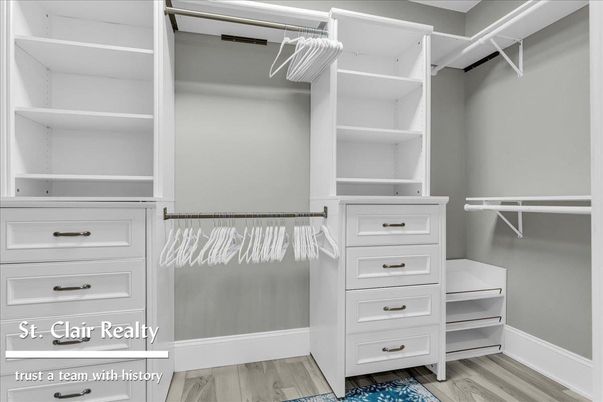 Interior, Walk-in Closets, Wood Texture Flooring