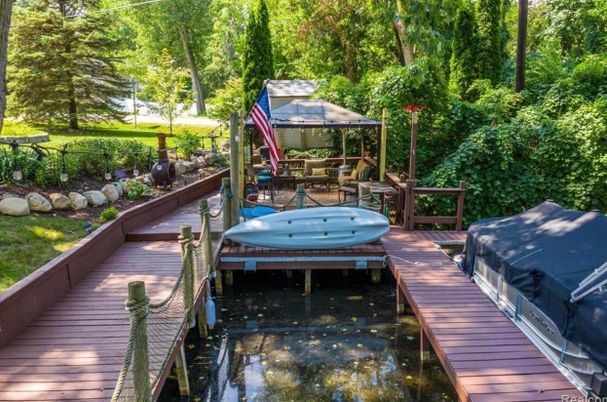 Exterior, Hot Tub