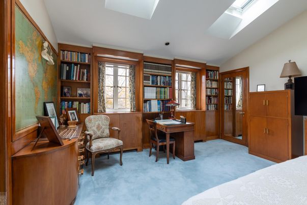 Home Office, Interior