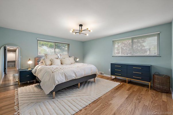 Bedroom, Interior, Pendant Lights, Wood Texture Flooring