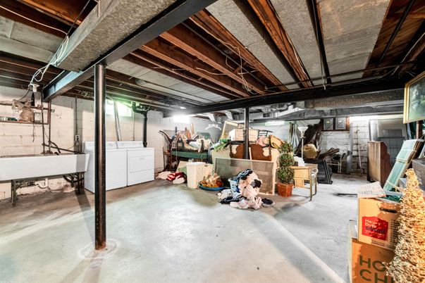 Interior, Washer, Wooden Beams