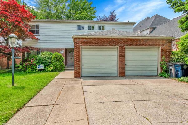 Attached, Exterior, Facade, Brick Facade, Split Level