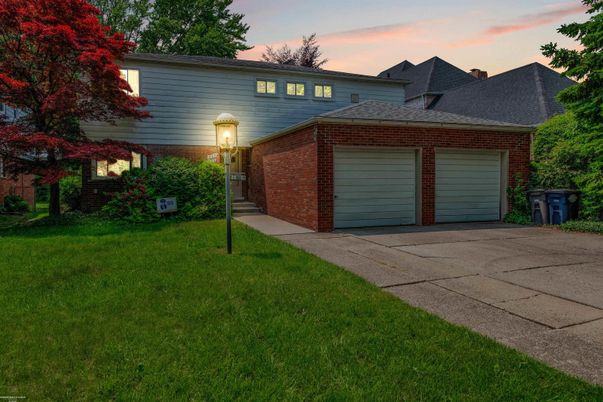 Attached, Exterior, Facade, Brick Facade, Split Level