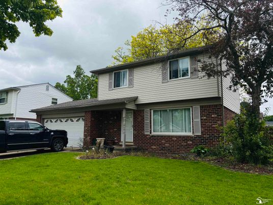 Attached, Exterior, Facade, Brick Facade, Split Level